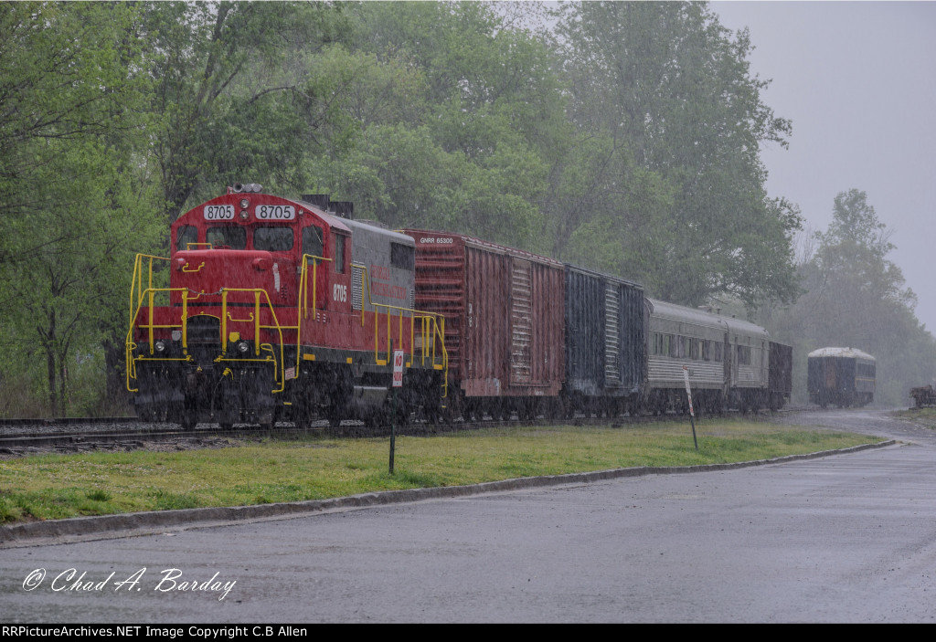 UNUSED FREIGHT CARS & THE 8705